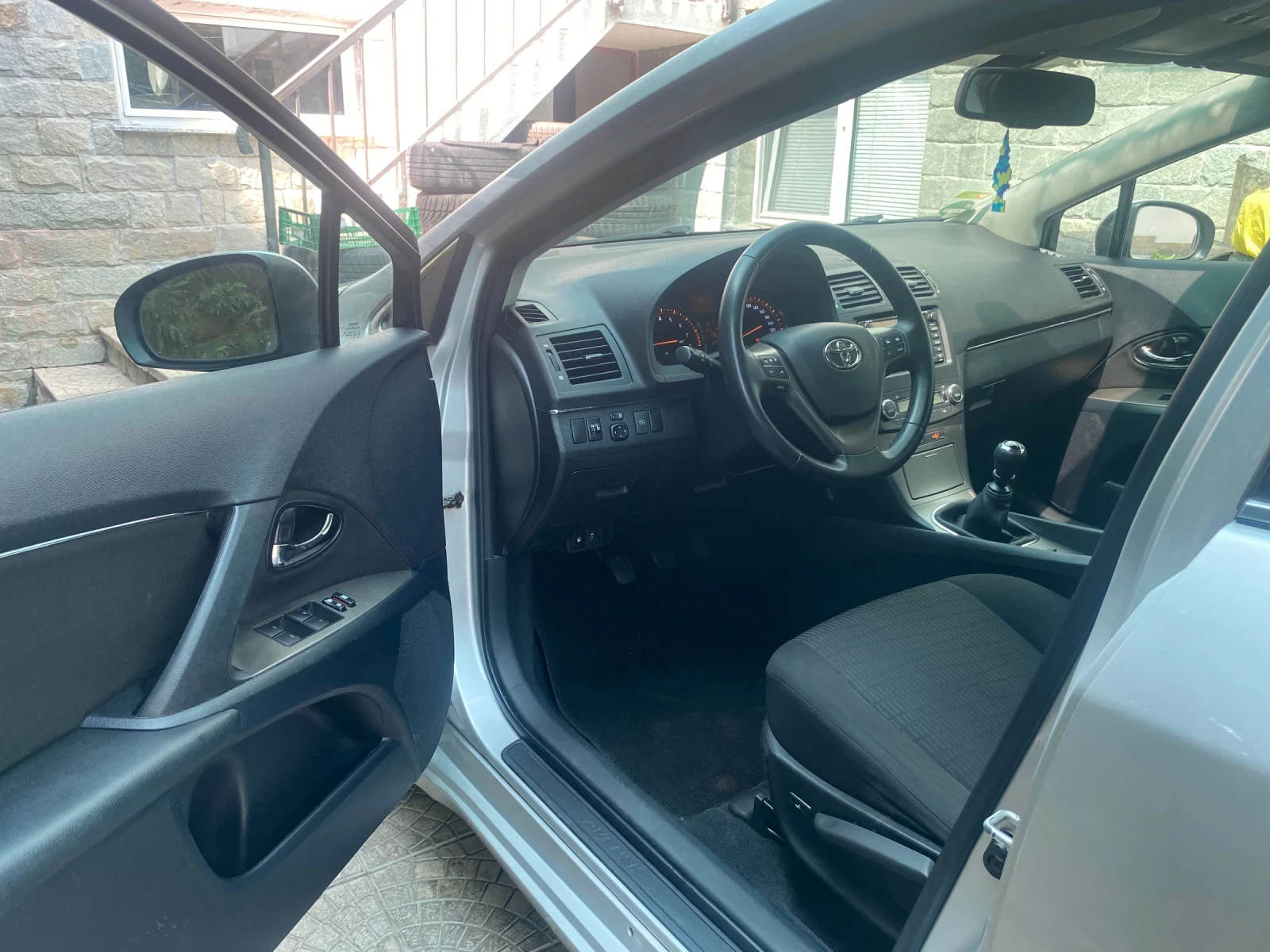 Toyota Avensis 1.8 , снимка 8 - Автомобили и джипове - 55174836