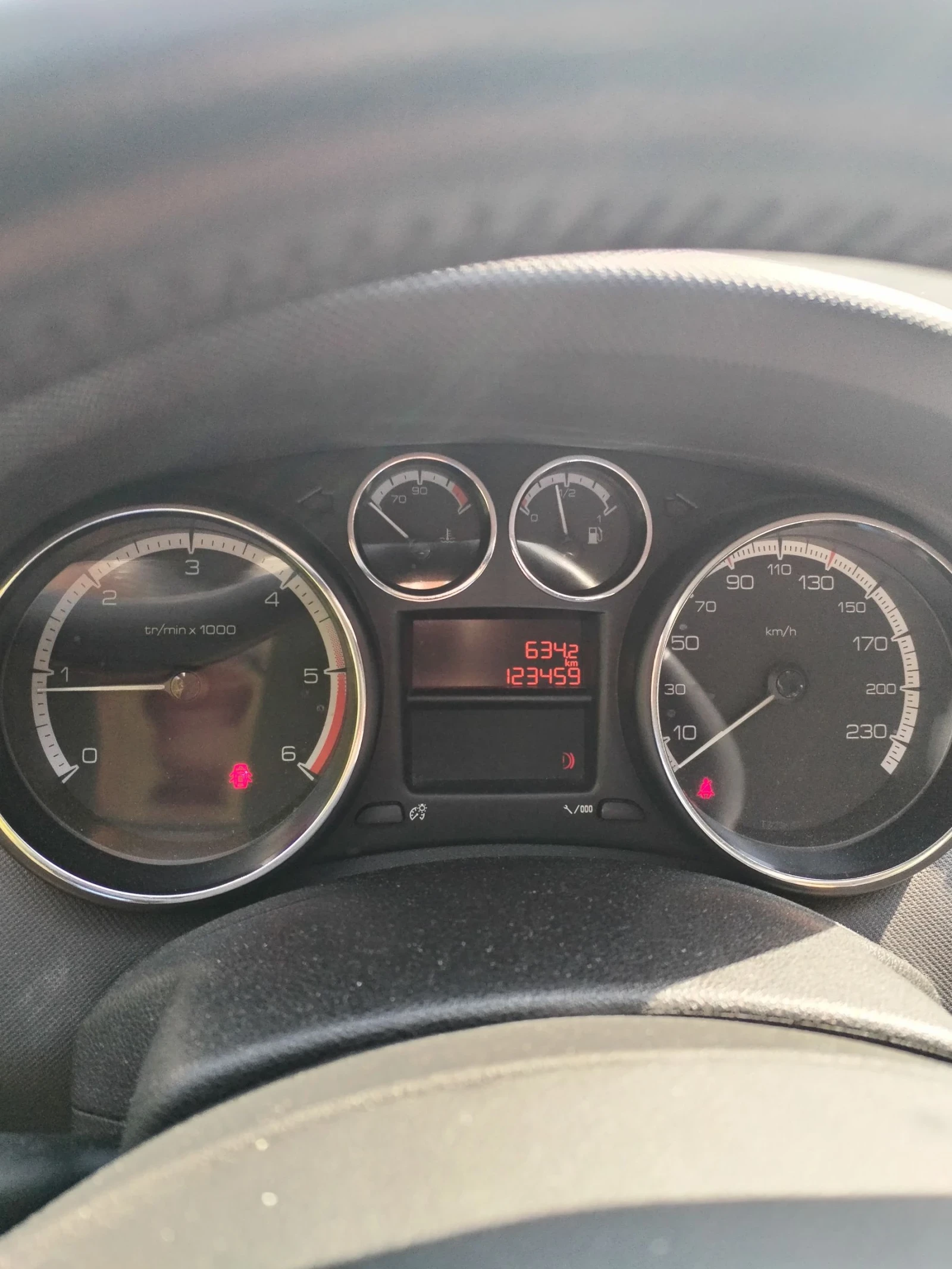 Peugeot 308 1.6 HDI FEIS, снимка 15 - Автомобили и джипове - 55327962