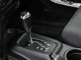 Jeep Wrangler * ONE OWNER, ACCIDENT FREE, WELL MAINTAINED, 4 DOO, снимка 12