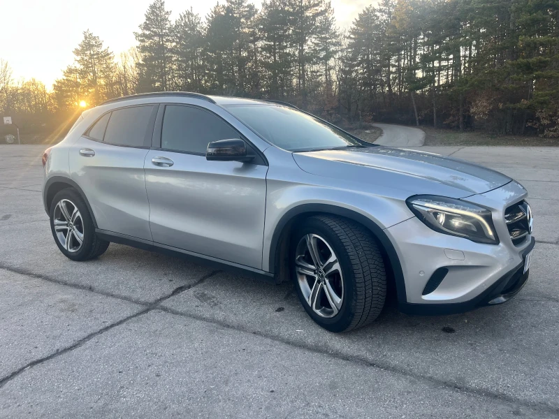 Mercedes-Benz GLA 220 4-matic/ОБСЛУЖЕНА/ПЕРФЕКТНО СЪСТОЯНИЕ/, снимка 4 - Автомобили и джипове - 49278099