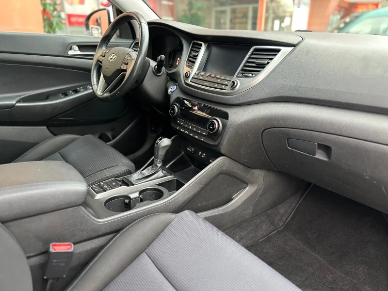Hyundai Tucson 2.0 CRDI XPOSSIBLE 4WD PANO AUTO, снимка 9 - Автомобили и джипове - 52640439