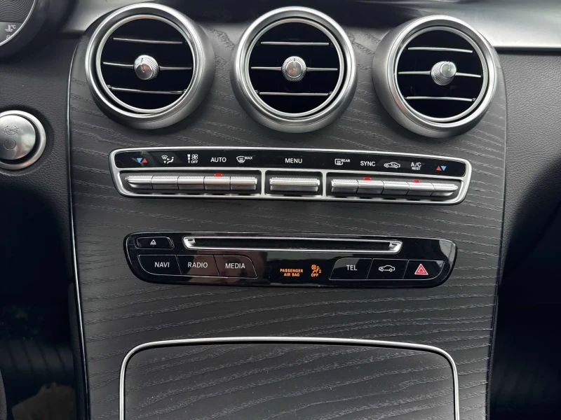 Mercedes-Benz GLC 300 4MATIC OFFROAD * PANO * KEYLESS * BURMESTER * , снимка 7 - Автомобили и джипове - 53483738