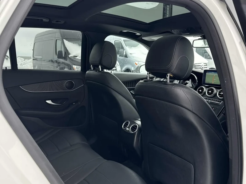 Mercedes-Benz GLC 300 4MATIC OFFROAD * PANO * KEYLESS * BURMESTER * , снимка 11 - Автомобили и джипове - 53483738