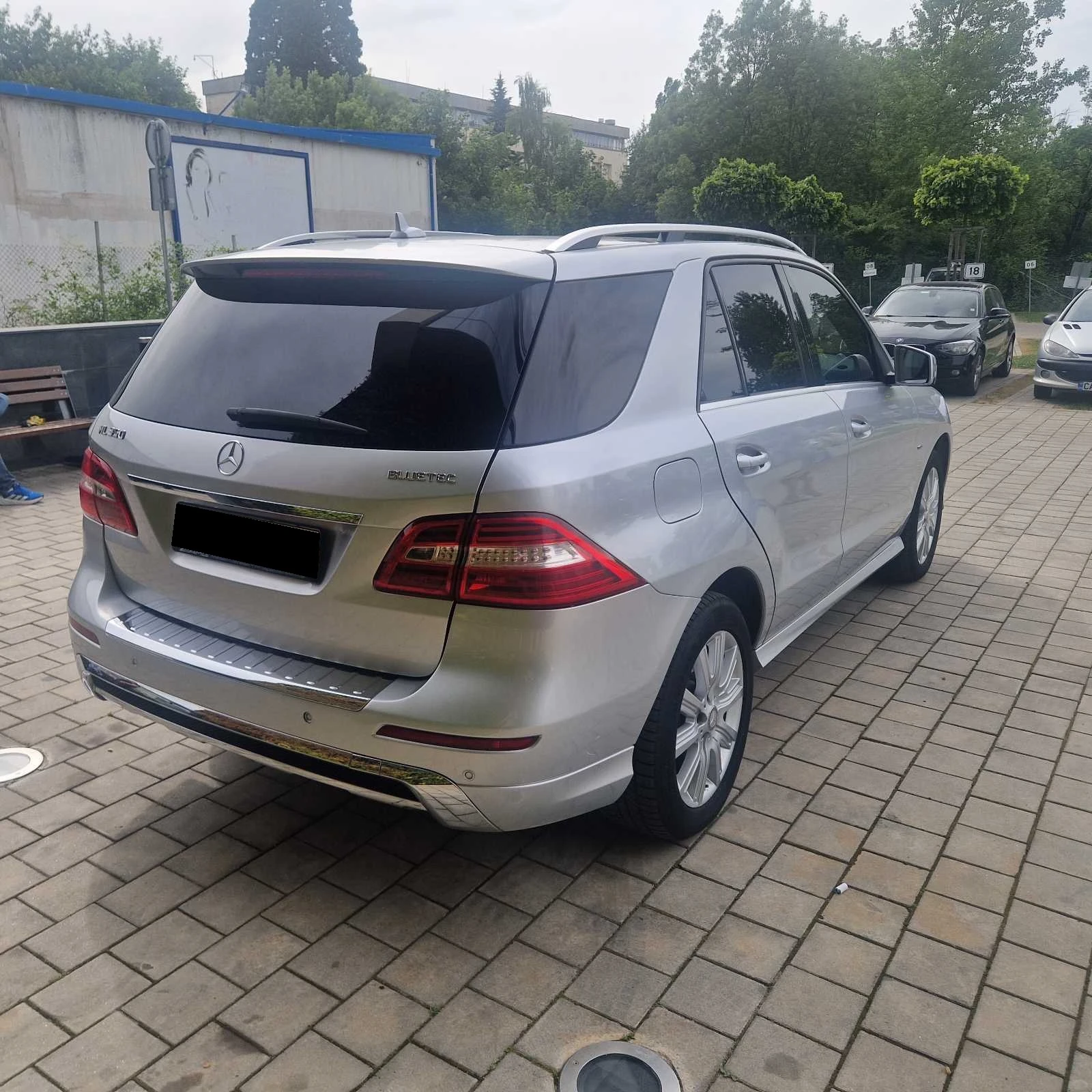 Mercedes-Benz ML 350 АМГ* Дистроник* Памет* Панорама* FULL - изображение 3