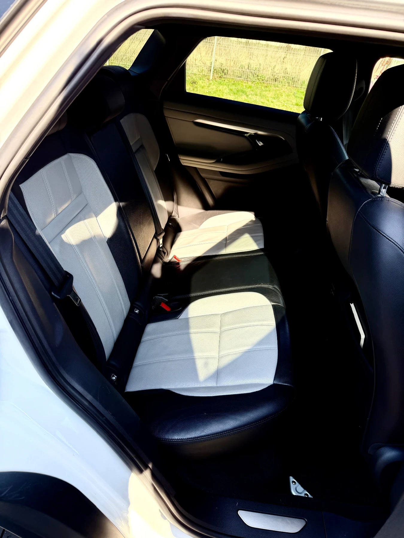 Land Rover Evoque Range Rover Evoque II 2.0 Td4 Mild Hybrid AWD, снимка 15 - Автомобили и джипове - 53929732