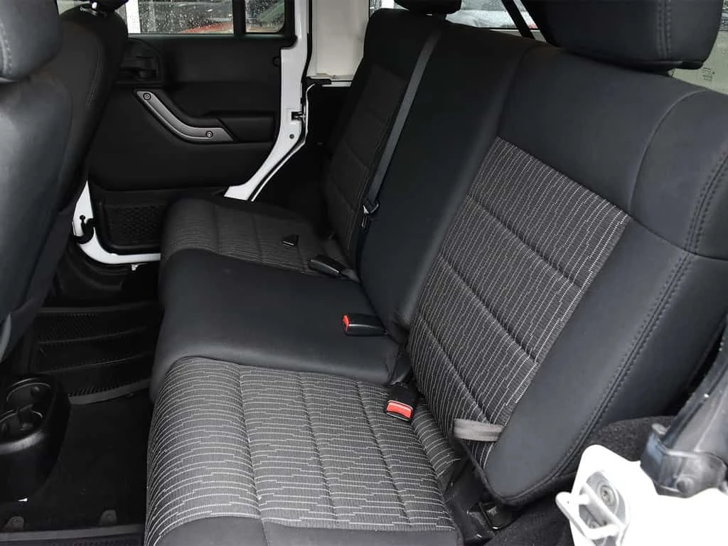 Jeep Wrangler * ONE OWNER, ACCIDENT FREE, WELL MAINTAINED, 4 DOO, снимка 14 - Автомобили и джипове - 54114693