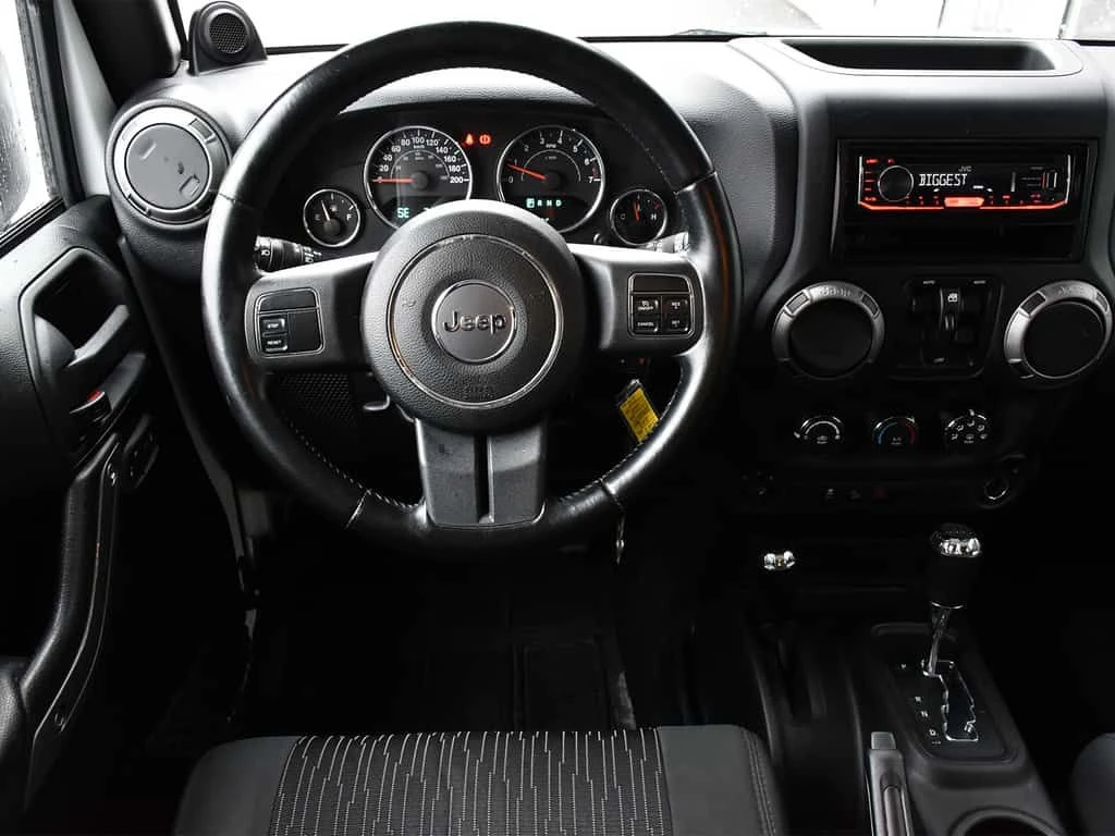 Jeep Wrangler * ONE OWNER, ACCIDENT FREE, WELL MAINTAINED, 4 DOO, снимка 11 - Автомобили и джипове - 54114693