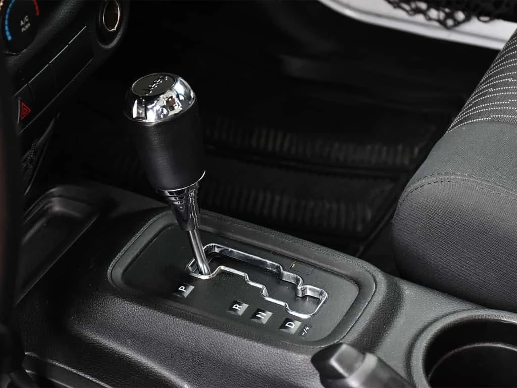 Jeep Wrangler * ONE OWNER, ACCIDENT FREE, WELL MAINTAINED, 4 DOO, снимка 12 - Автомобили и джипове - 54114693