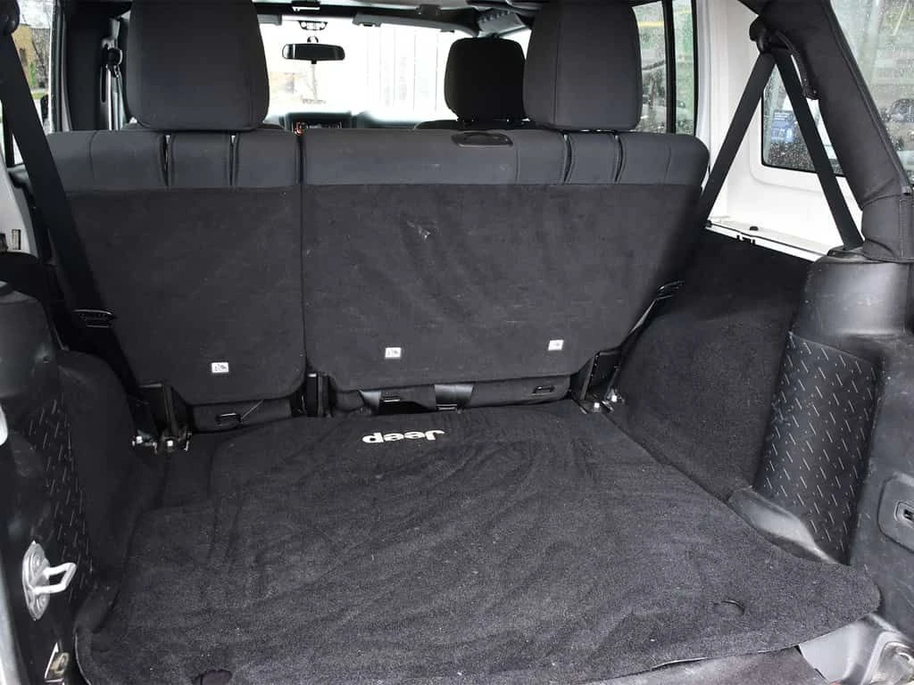 Jeep Wrangler * ONE OWNER, ACCIDENT FREE, WELL MAINTAINED, 4 DOO, снимка 16 - Автомобили и джипове - 54114693