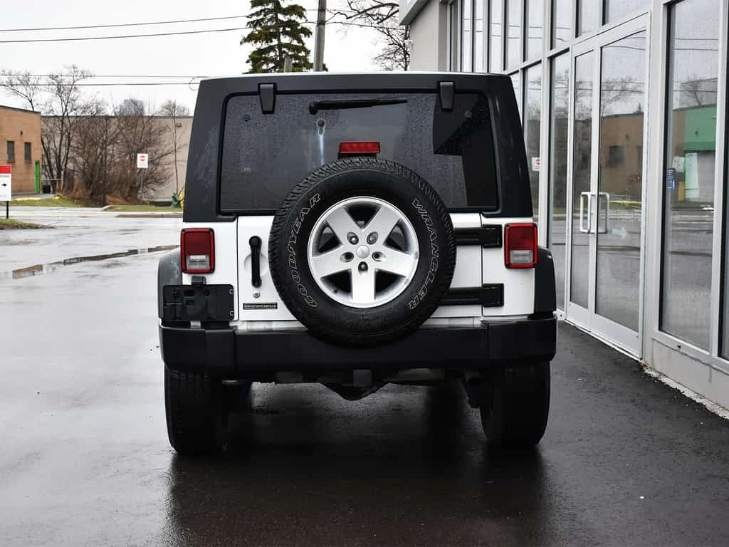 Jeep Wrangler * ONE OWNER, ACCIDENT FREE, WELL MAINTAINED, 4 DOO, снимка 5 - Автомобили и джипове - 54114693