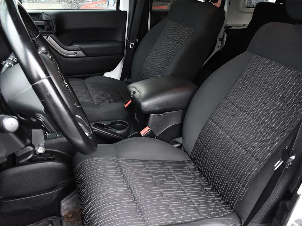 Jeep Wrangler * ONE OWNER, ACCIDENT FREE, WELL MAINTAINED, 4 DOO, снимка 9 - Автомобили и джипове - 54114693