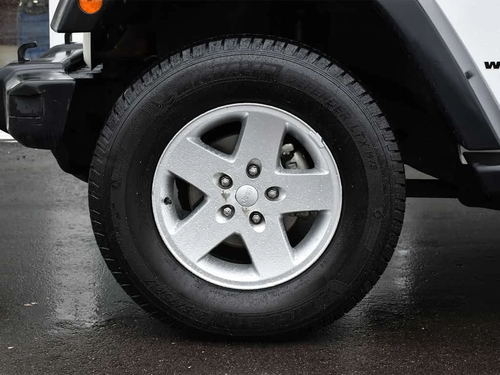 Jeep Wrangler * ONE OWNER, ACCIDENT FREE, WELL MAINTAINED, 4 DOO, снимка 15 - Автомобили и джипове - 54114693