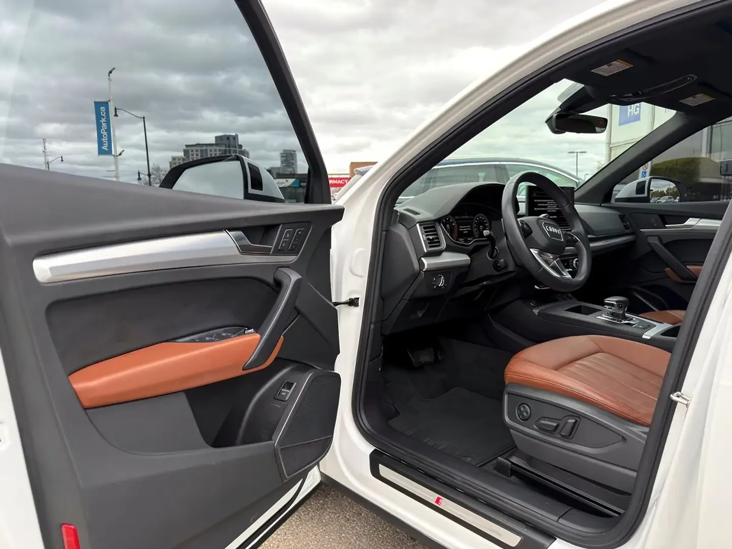 Audi Q5 SPORTBACK| AWD| LEATHER| BLIND SPOT| PANO, снимка 8 - Автомобили и джипове - 54680191