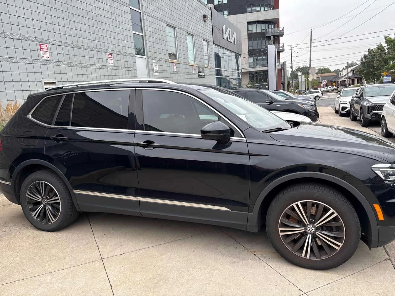 VW Tiguan Highline | CARFAX | АВТОКРЕДИТ БЕЗ ПЪРВОНАЧАЛНА , снимка 4 - Автомобили и джипове - 55598614