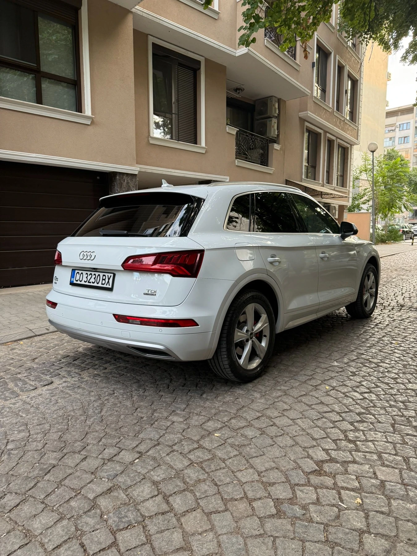 Audi Q5 3.0, снимка 2 - Автомобили и джипове - 56222152