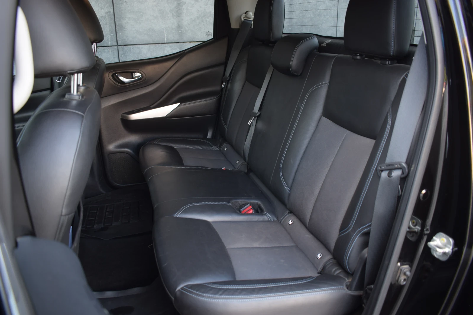 Nissan Navara Blackedition бартер /лизинг/топ авомобил , снимка 3 - Автомобили и джипове - 56331092
