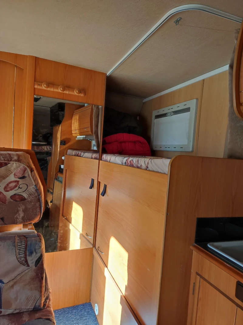 Кемпер Ford Transit , снимка 15 - Каравани и кемпери - 52307901