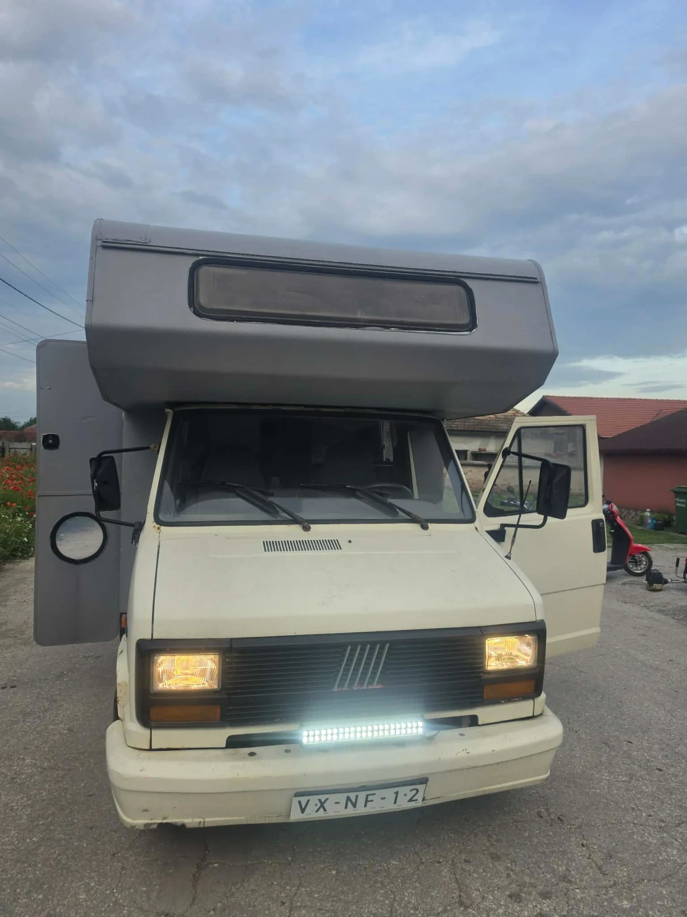 Кемпер Fiat Дукато, снимка 2 - Каравани и кемпери - 54750004