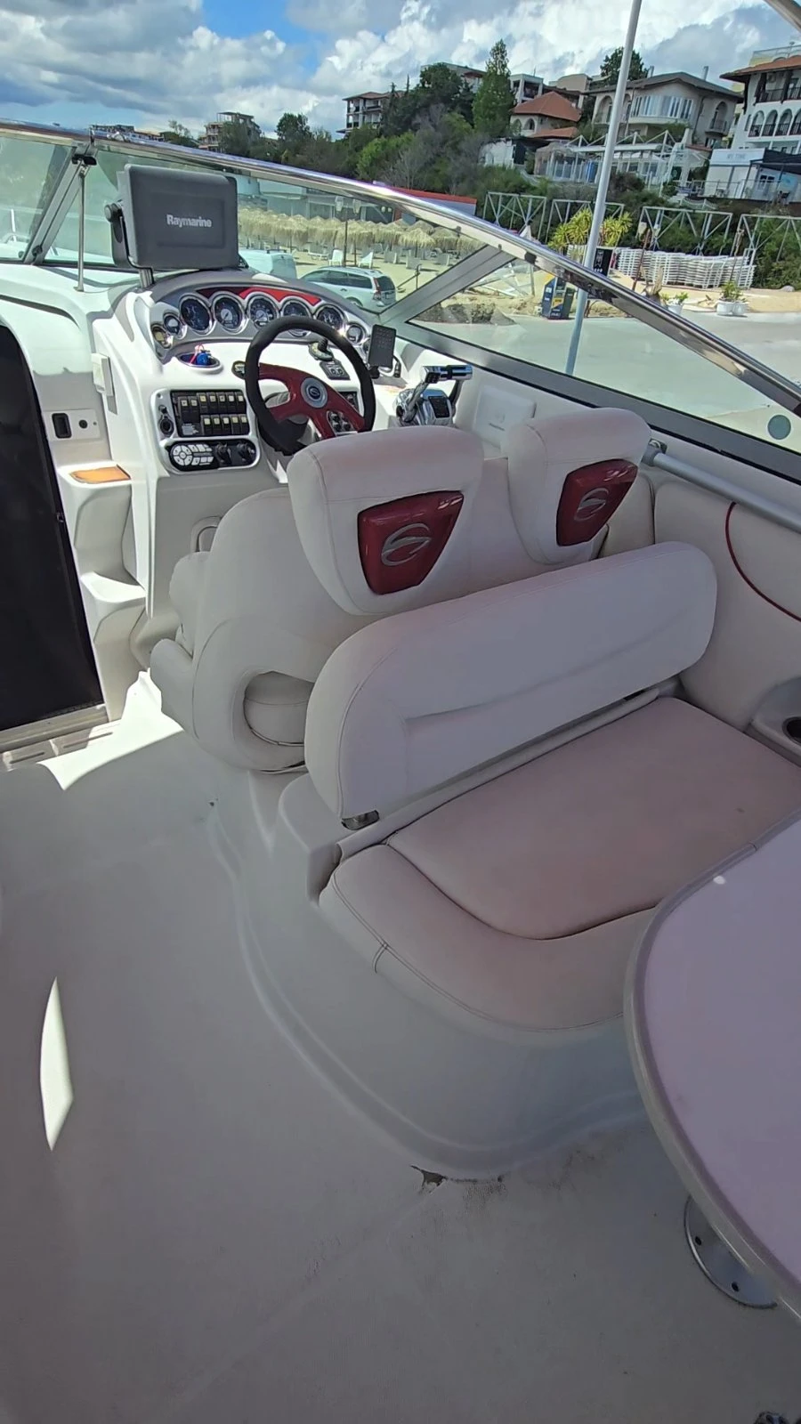 Моторна яхта Crownline 315SCR, снимка 5 - Воден транспорт - 56123624