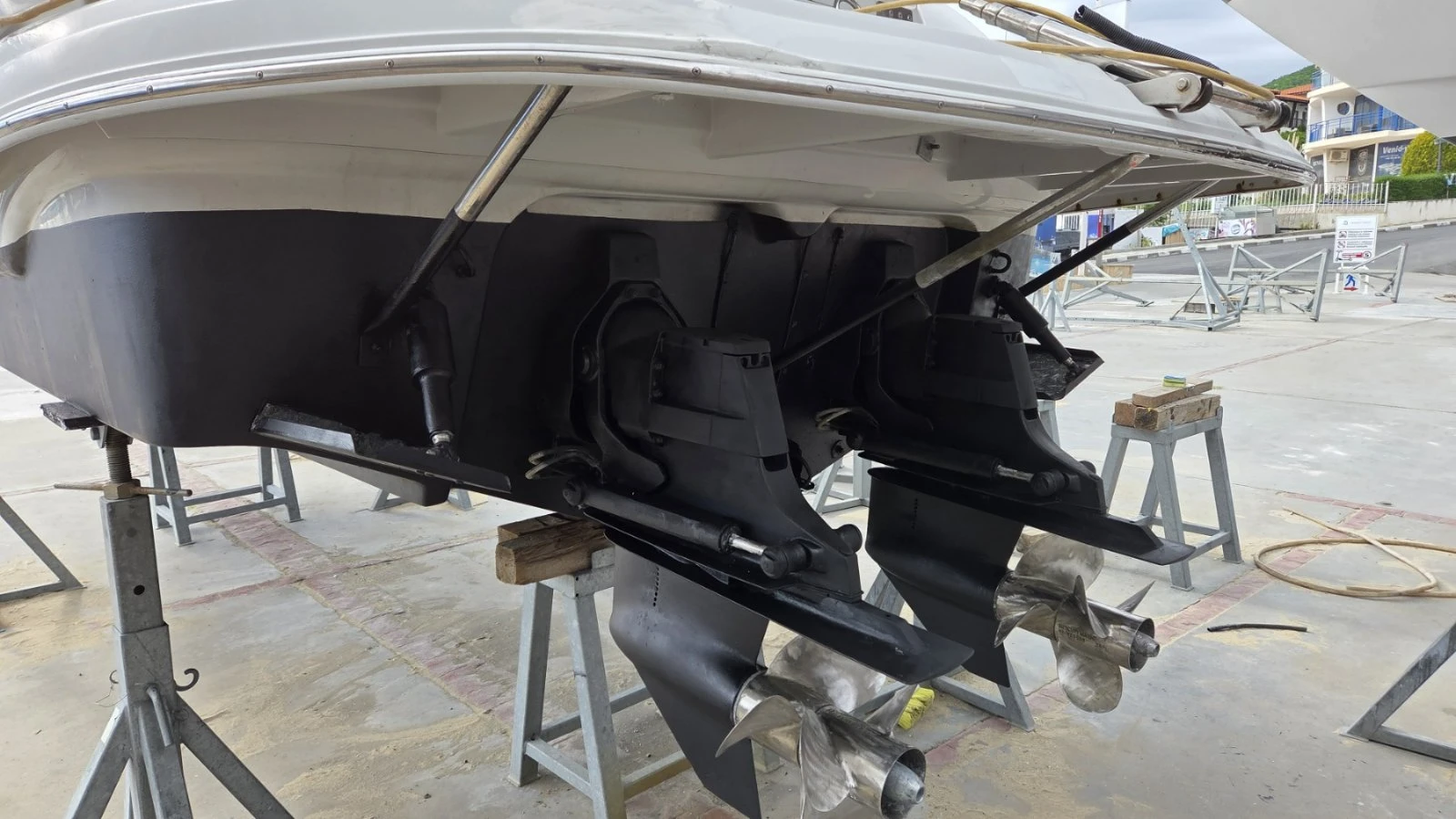 Моторна яхта Crownline 315SCR, снимка 4 - Воден транспорт - 56123624