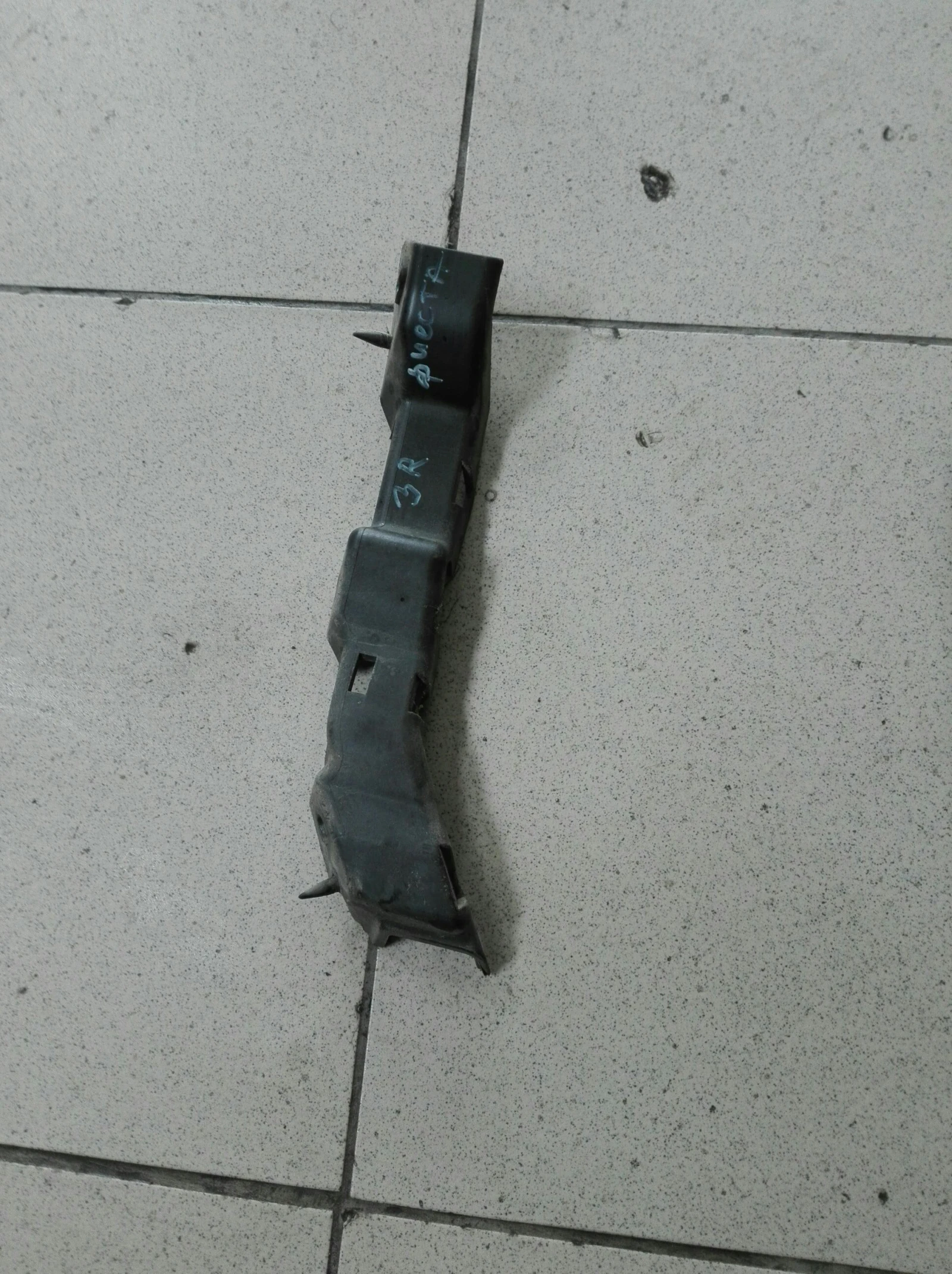 водач задна броня форд фиеста десен 07