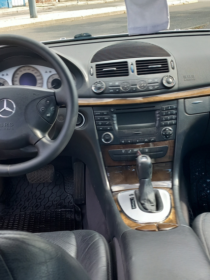 Mercedes-Benz E 270, снимка 8 - Автомобили и джипове - 46262040
