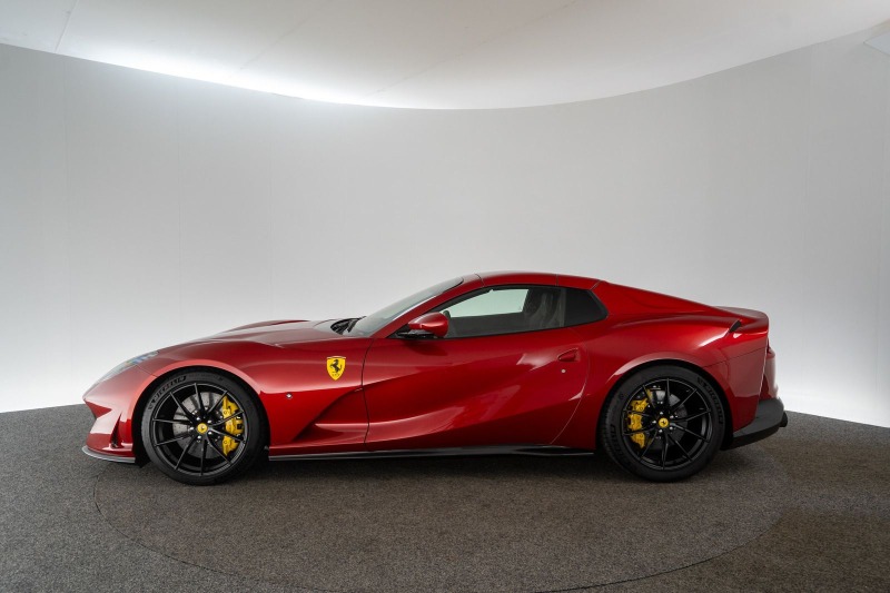Ferrari 812 GTS = Carbon Interior & Exterior= Гаранция, снимка 4 - Автомобили и джипове - 45766402