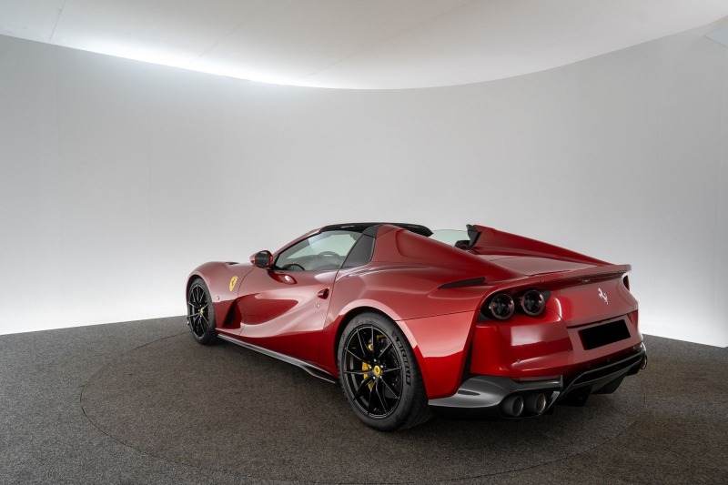 Ferrari 812 GTS = Carbon Interior & Exterior= Гаранция, снимка 3 - Автомобили и джипове - 45766402