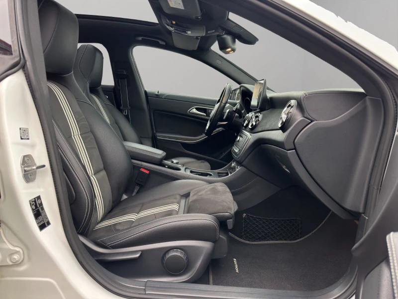 Mercedes-Benz CLA 220 AMG/177HP/EDITION/PANO/CAM/LED/AMBI/KLESS/438v, снимка 13 - Автомобили и джипове - 50302541