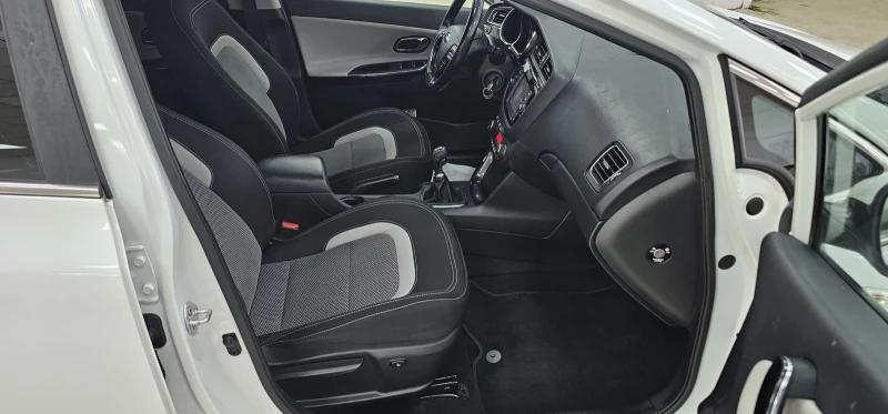 Kia Ceed 1.6 crdi навигация камера Германия  Лизинг , снимка 9 - Автомобили и джипове - 51452279