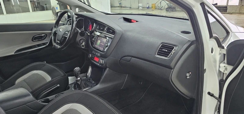 Kia Ceed 1.6 crdi навигация камера Германия  Лизинг , снимка 11 - Автомобили и джипове - 51452279