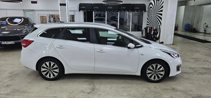 Kia Ceed 1.6 crdi навигация камера Германия  Лизинг , снимка 4 - Автомобили и джипове - 51452279