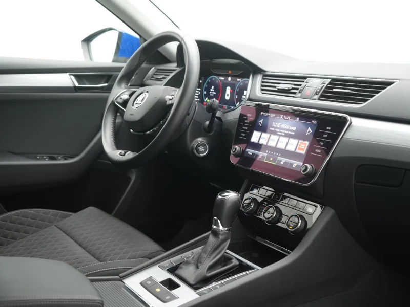 Skoda Superb AMBITION/200HP/DSG/CAM/NAVI/LED/742v, снимка 9 - Автомобили и джипове - 52121294