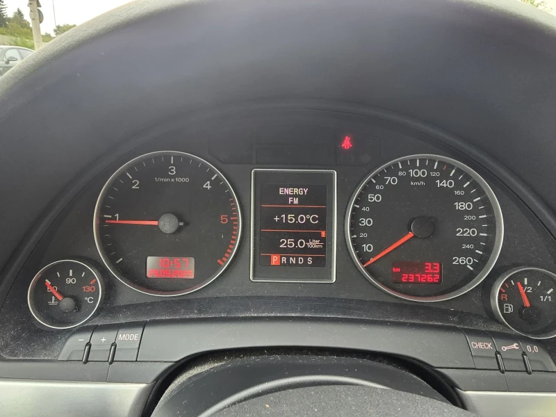Audi A4 2.0TDI/SPORTLINE, снимка 16 - Автомобили и джипове - 52847044
