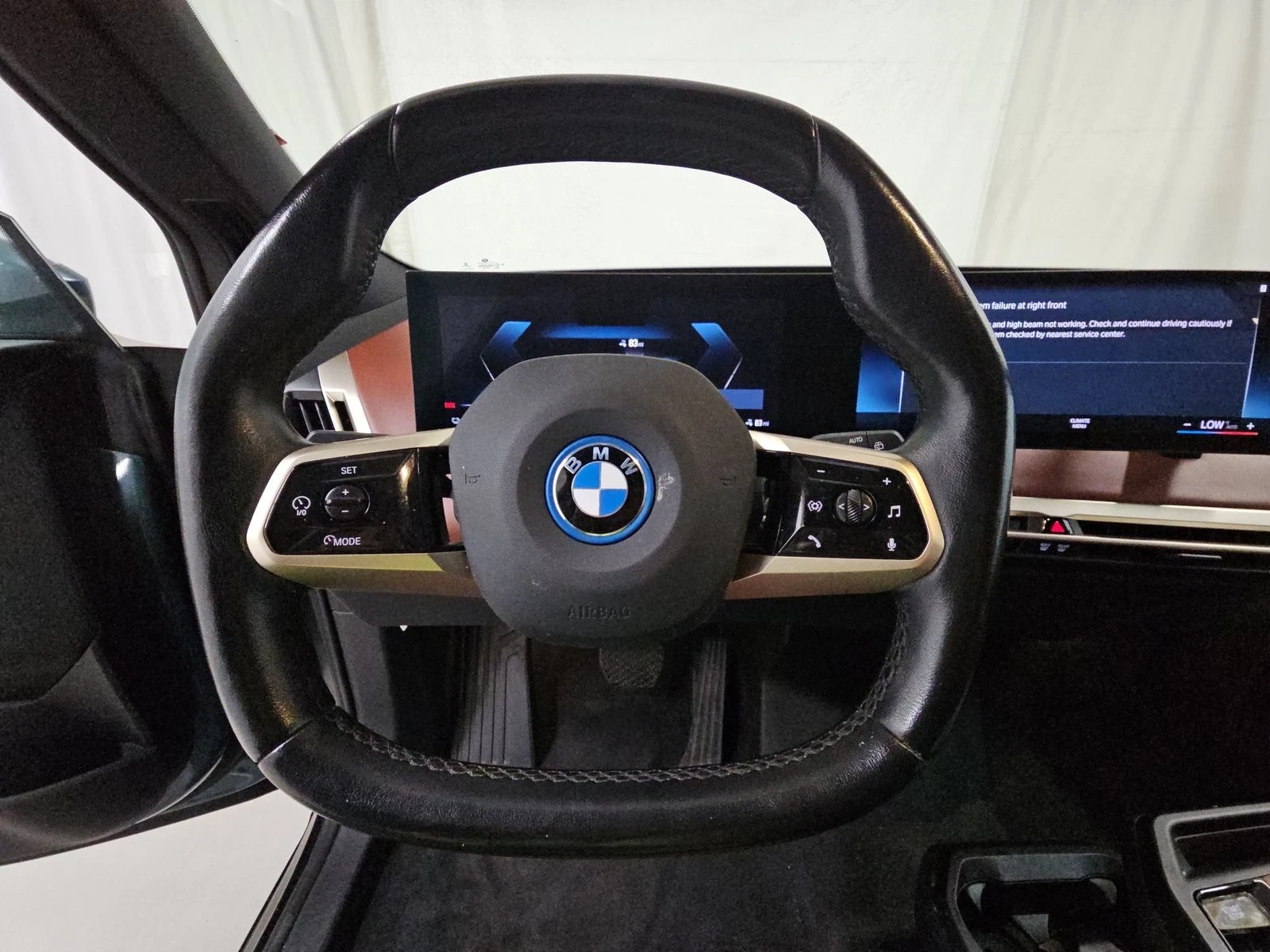 BMW iX xDrive50 - изображение 10