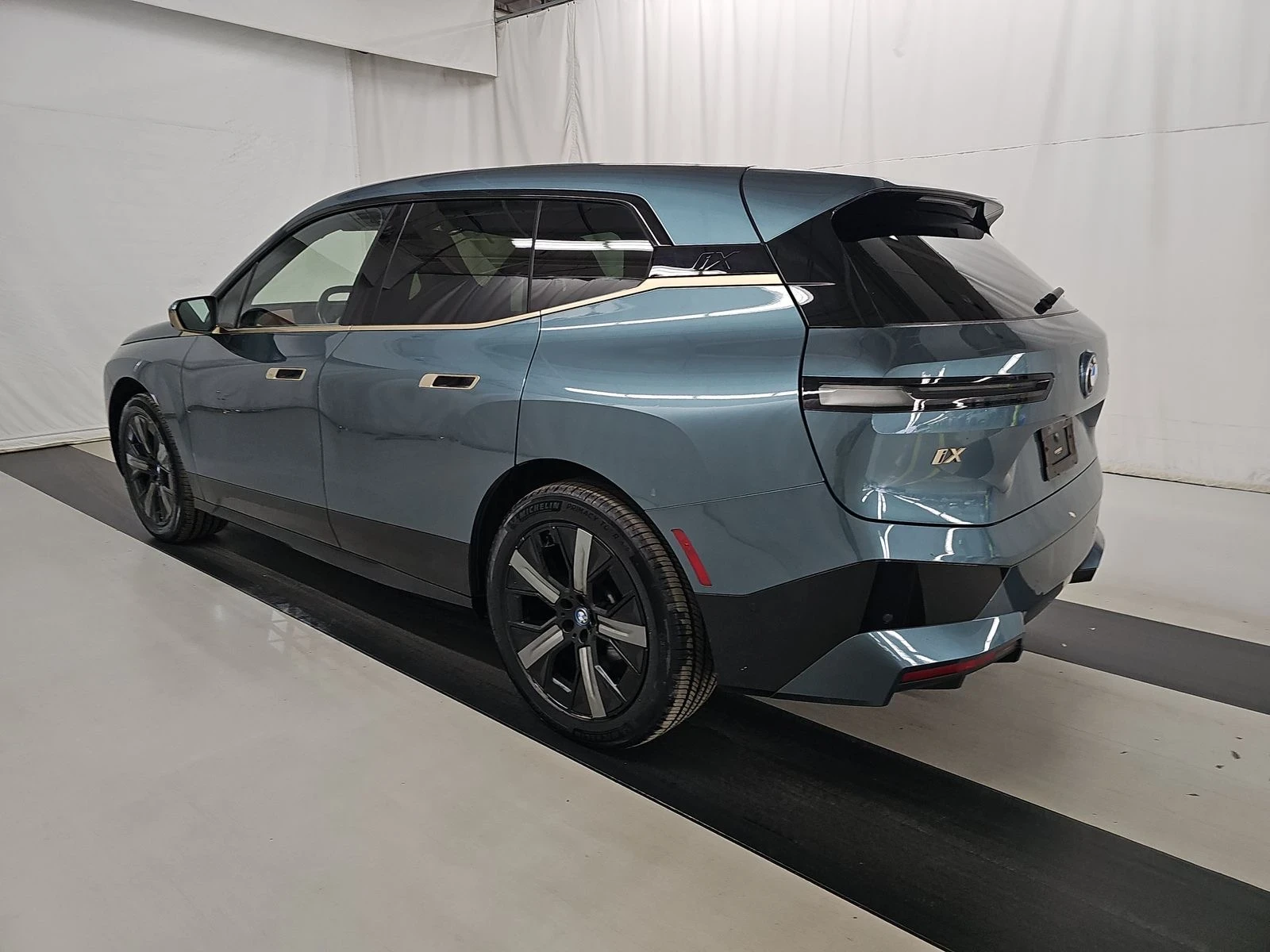 BMW iX xDrive50 - изображение 6