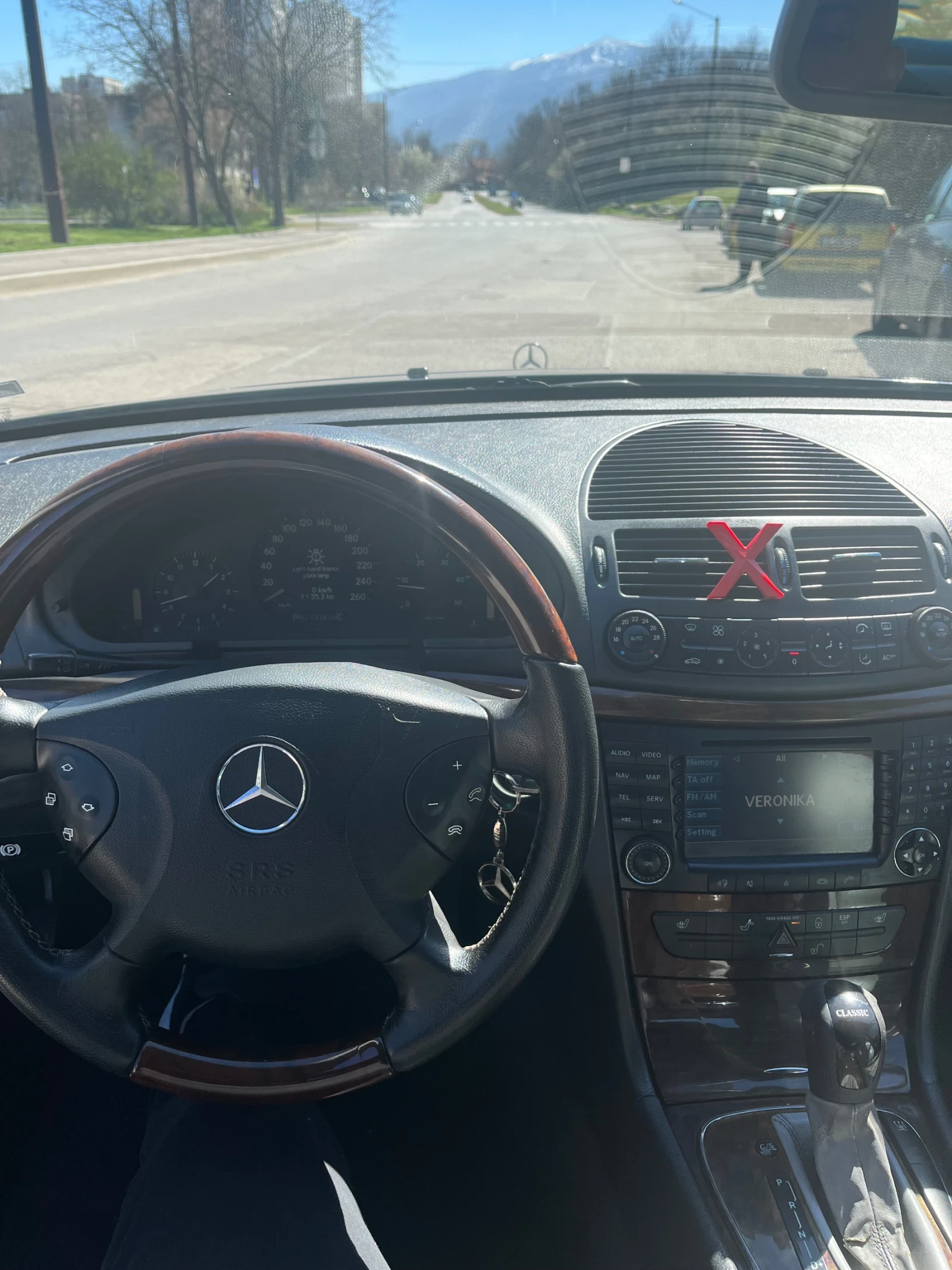 Mercedes-Benz E 200  - изображение 6