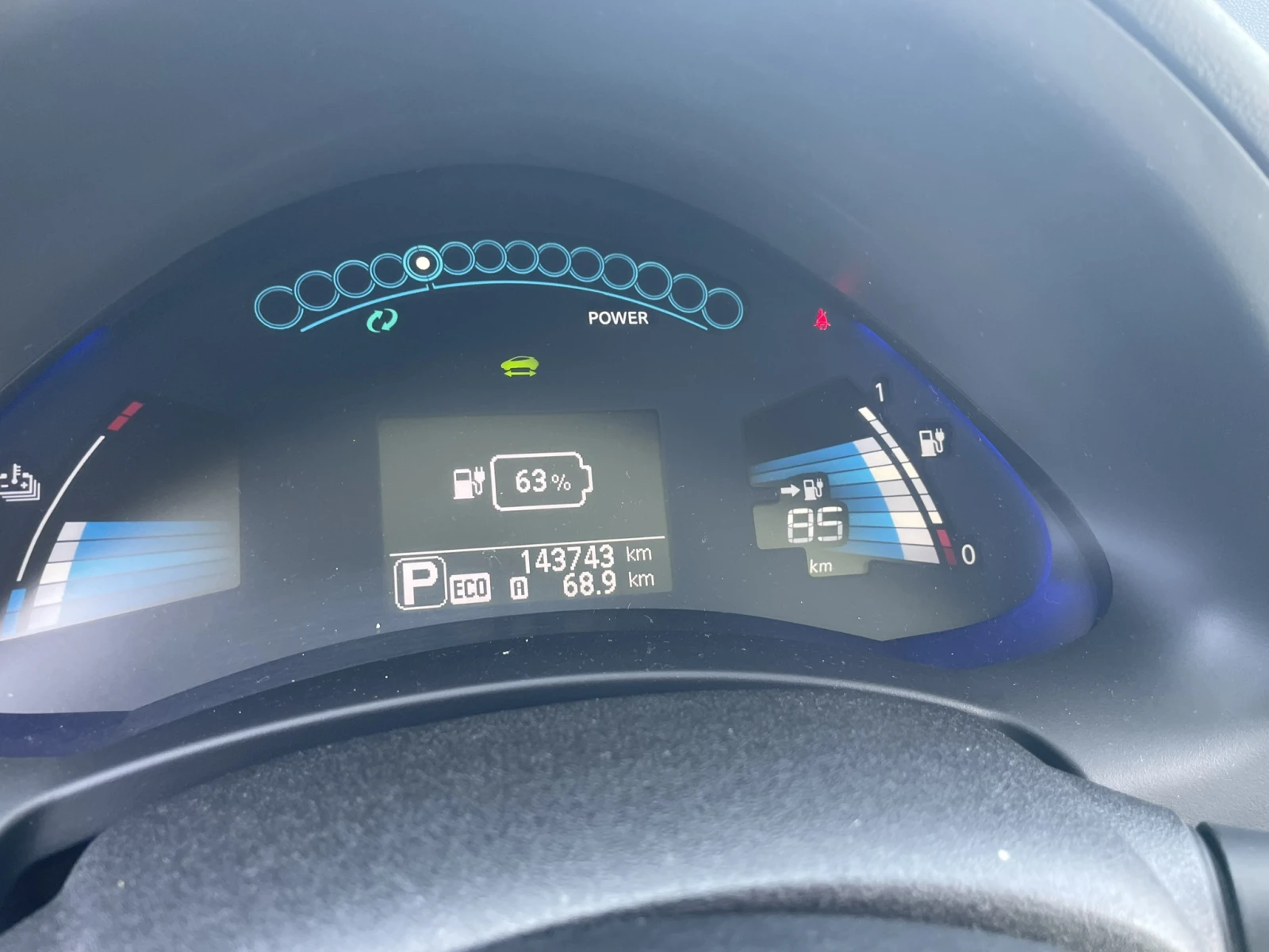 Nissan Leaf  24kWh | ТЕРМОПОМПА | 10/12 bar | Nokian | ОБСЛУЖЕН, снимка 5 - Автомобили и джипове - 54230927