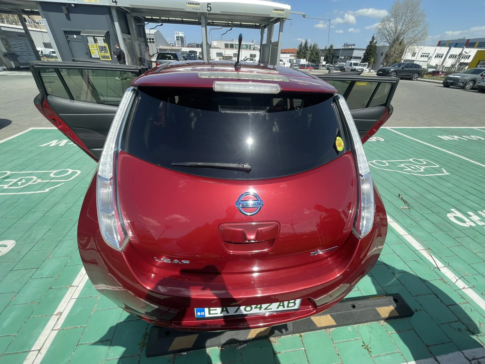 Nissan Leaf  24kWh | ТЕРМОПОМПА | 10/12 bar | Nokian | ОБСЛУЖЕН, снимка 4 - Автомобили и джипове - 54230927