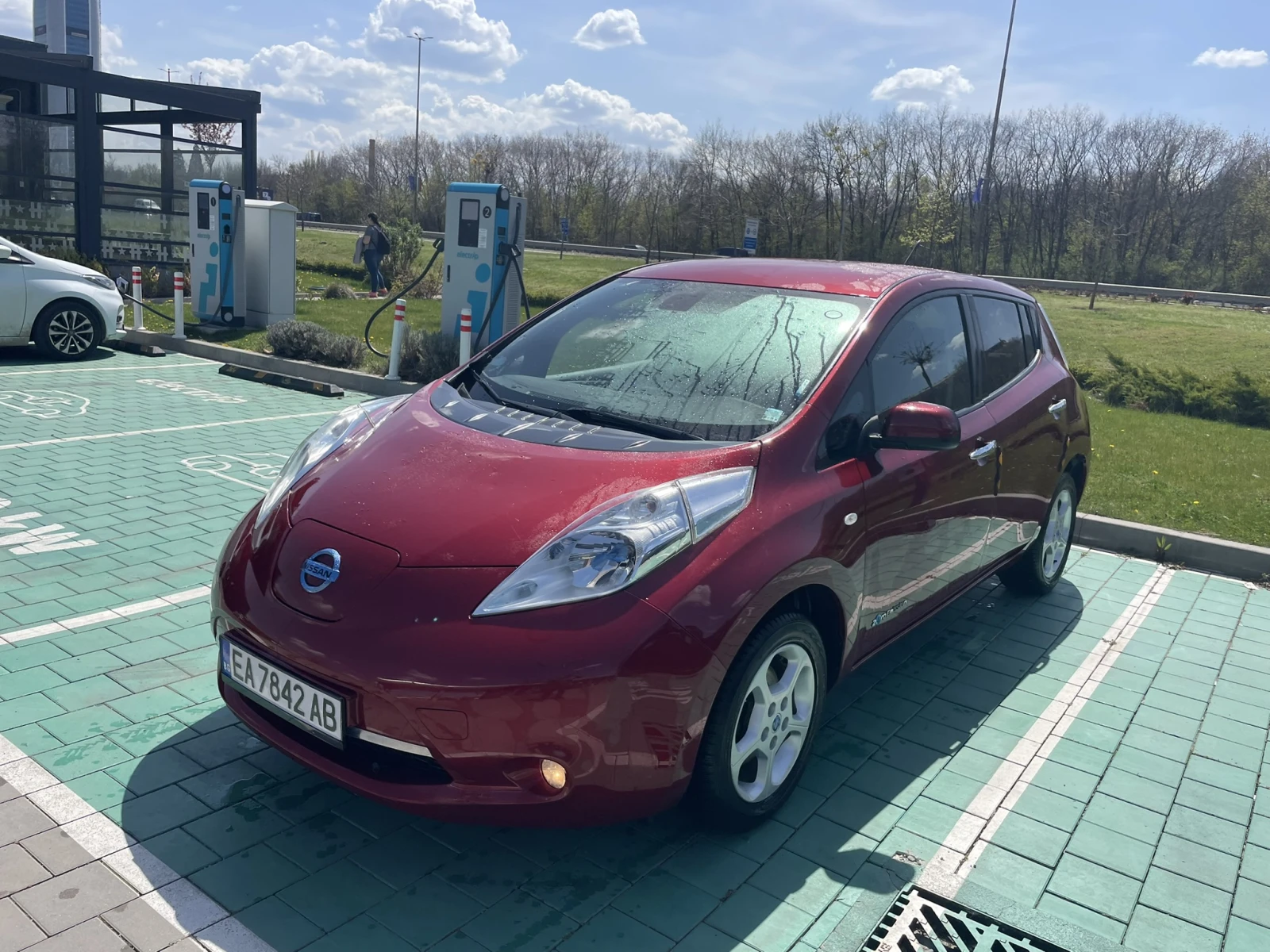 Nissan Leaf  24kWh | ТЕРМОПОМПА | 10/12 bar | Nokian | ОБСЛУЖЕН, снимка 2 - Автомобили и джипове - 54230927