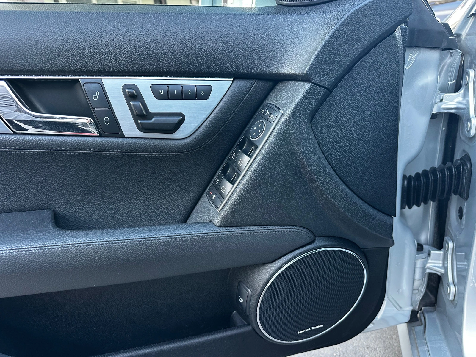 Mercedes-Benz C 350 CDI 4matic AMG-line, снимка 8 - Автомобили и джипове - 54346589