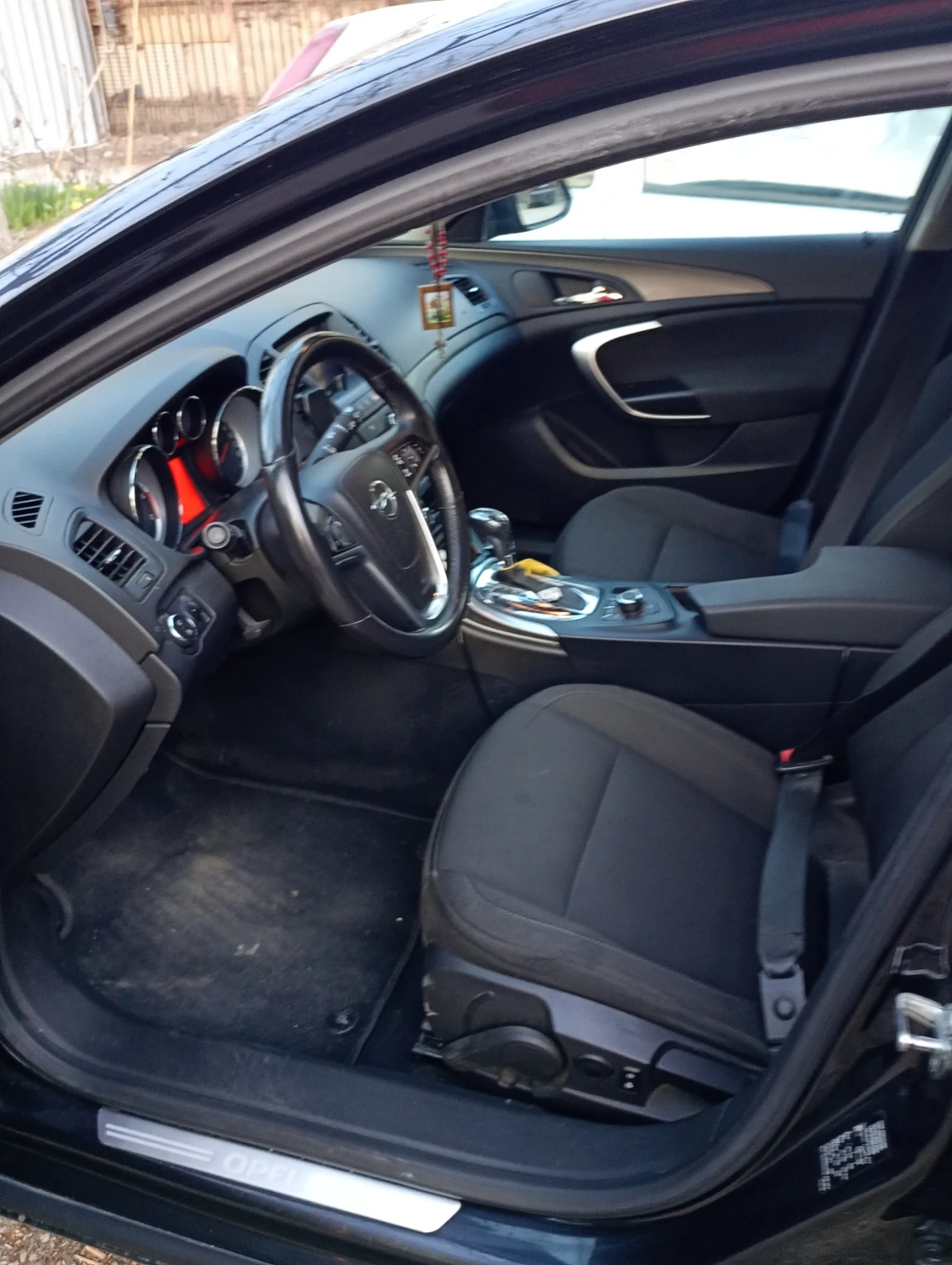 Opel Insignia Комби, снимка 6 - Автомобили и джипове - 54714472