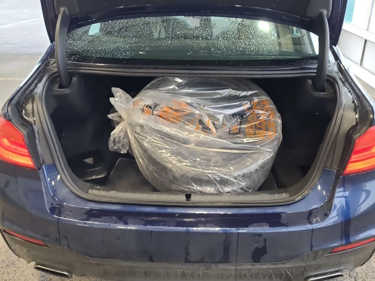 BMW 530 xDrive/CARFAX/ШИБИДАХ/ПОДГРЕВИ, снимка 13 - Автомобили и джипове - 55043905