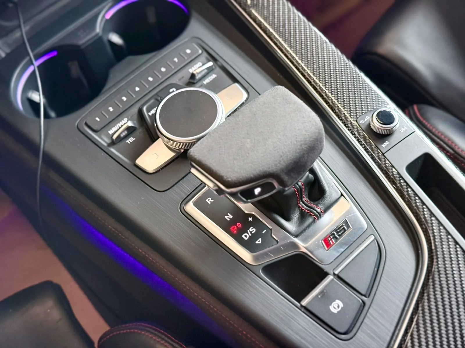Audi Rs5 Quattro* B&O* HUD* Carbon* Pano* Starlight* ЛИЗИНГ, снимка 12 - Автомобили и джипове - 55405598