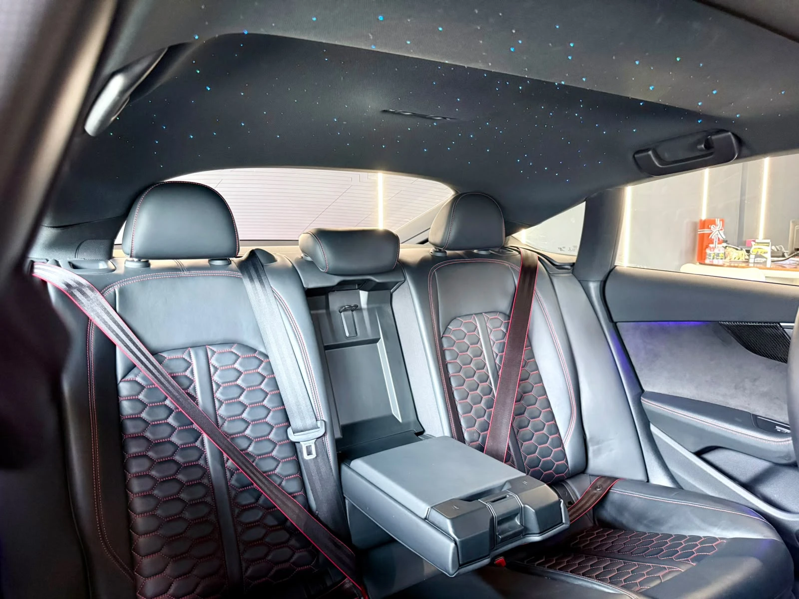 Audi Rs5 Quattro* B&O* HUD* Carbon* Pano* Starlight* ЛИЗИНГ, снимка 14 - Автомобили и джипове - 55405598