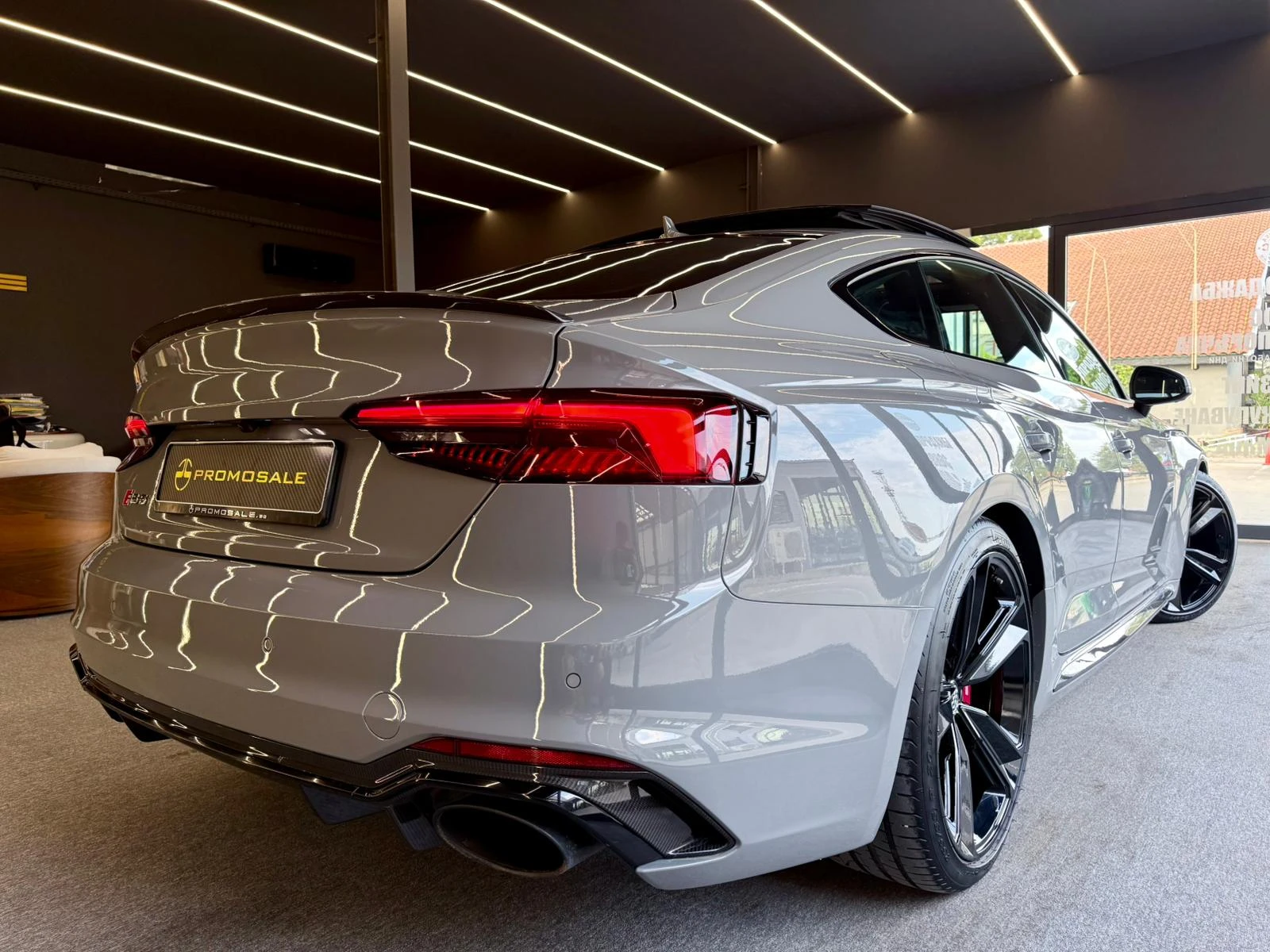 Audi Rs5 Quattro* B&O* HUD* Carbon* Pano* Starlight* ЛИЗИНГ, снимка 6 - Автомобили и джипове - 55405598