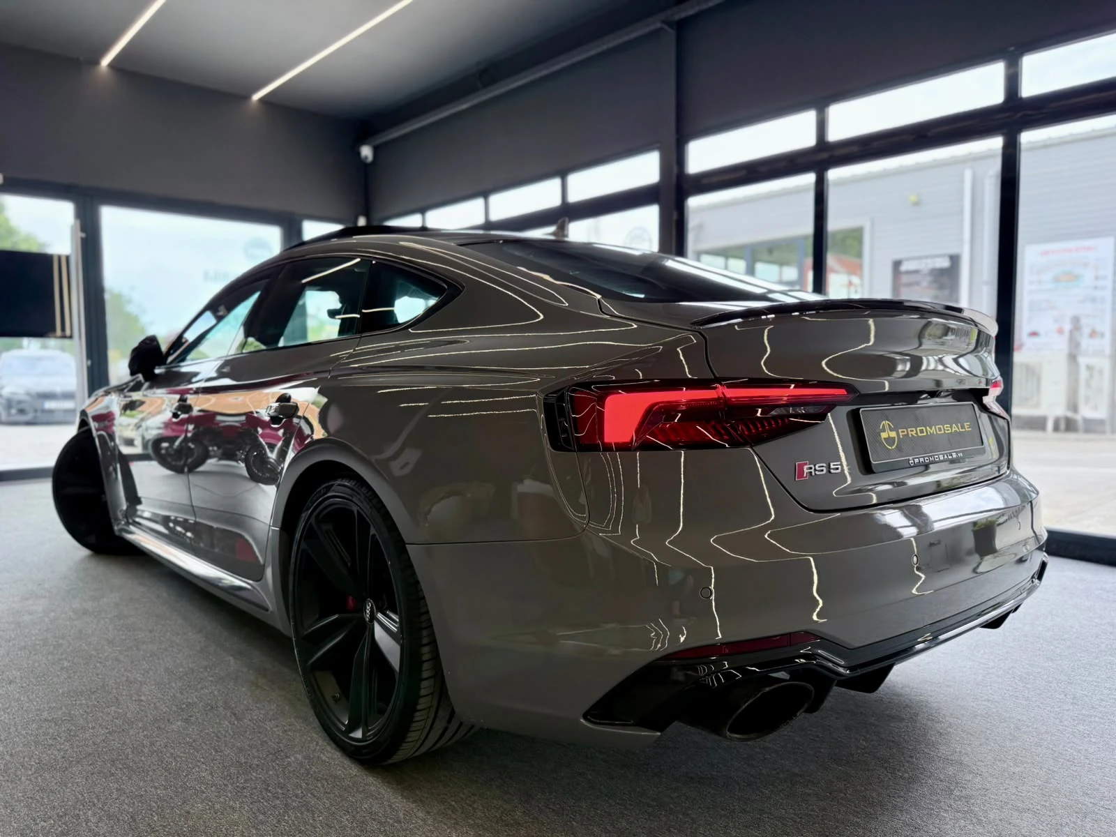 Audi Rs5 Quattro* B&O* HUD* Carbon* Pano* Starlight* ЛИЗИНГ, снимка 4 - Автомобили и джипове - 55405598