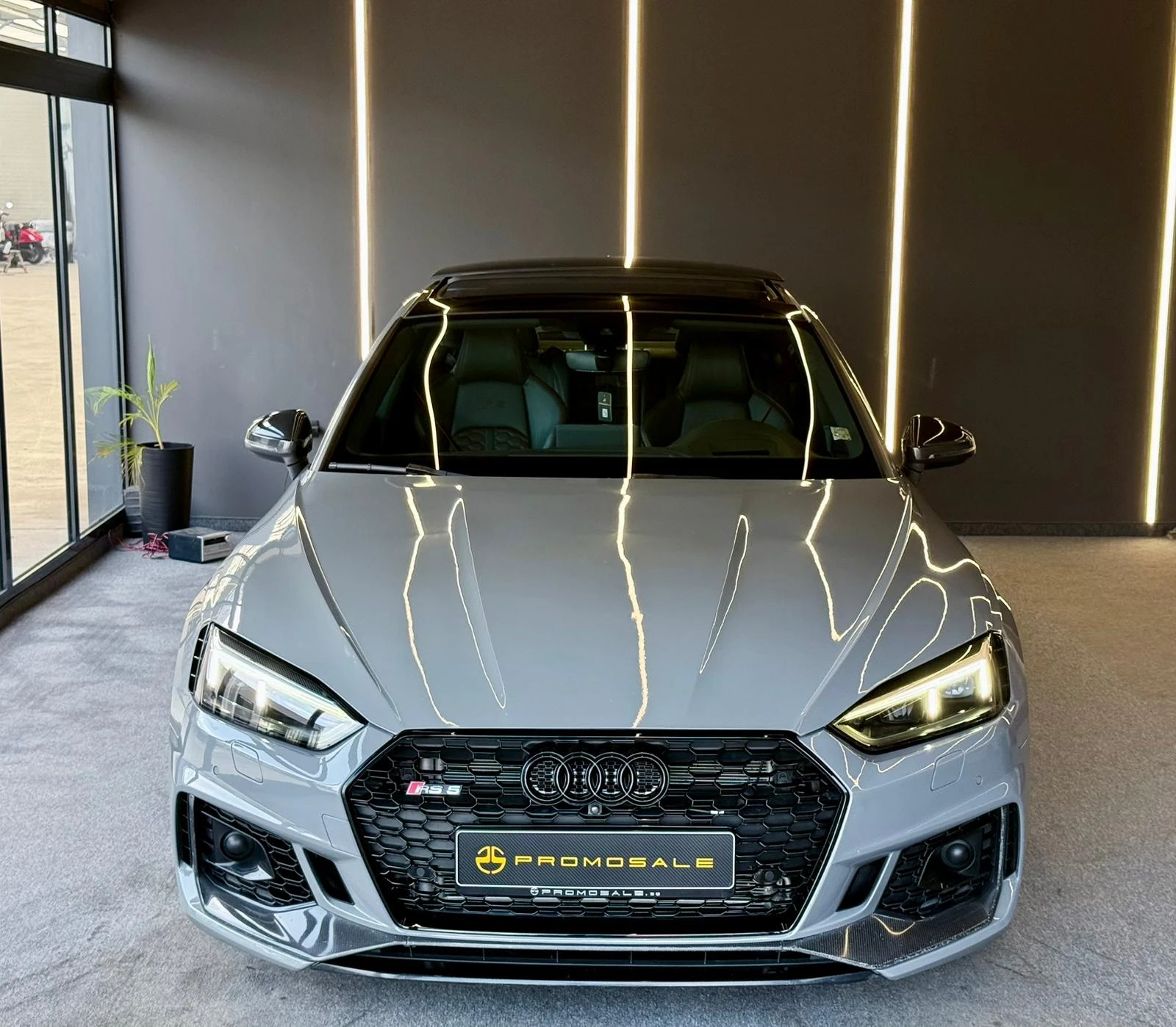 Audi Rs5 Quattro* B&O* HUD* Carbon* Pano* Starlight* ЛИЗИНГ, снимка 2 - Автомобили и джипове - 55405598