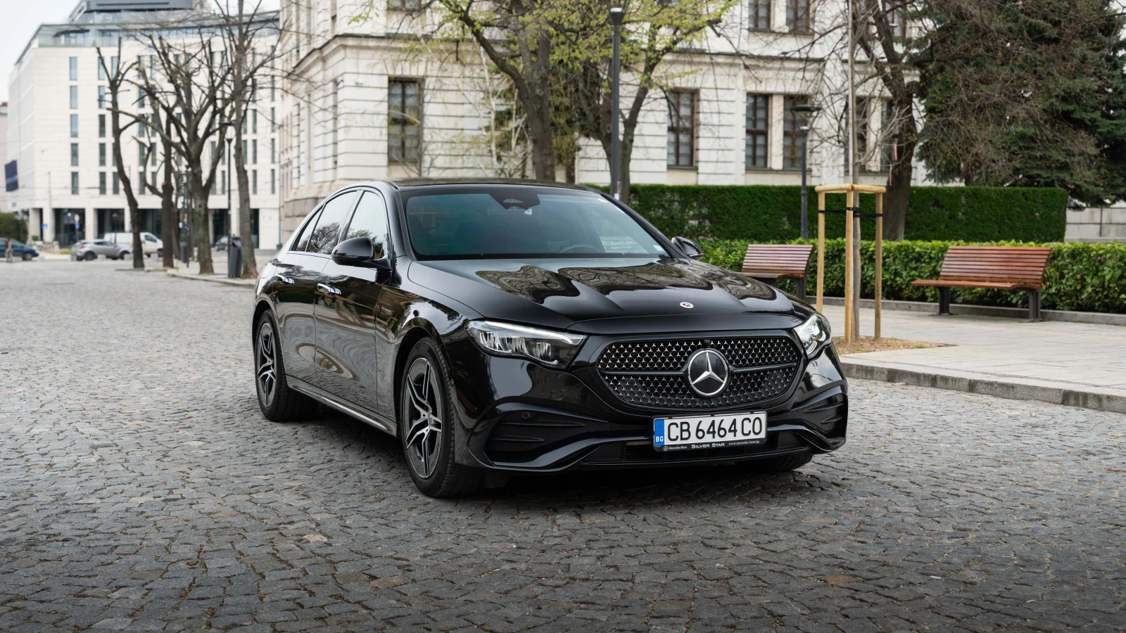 Mercedes-Benz E 200 ЛИЗИНГ | AMG Line * Гаранция * , снимка 2 - Автомобили и джипове - 55431530