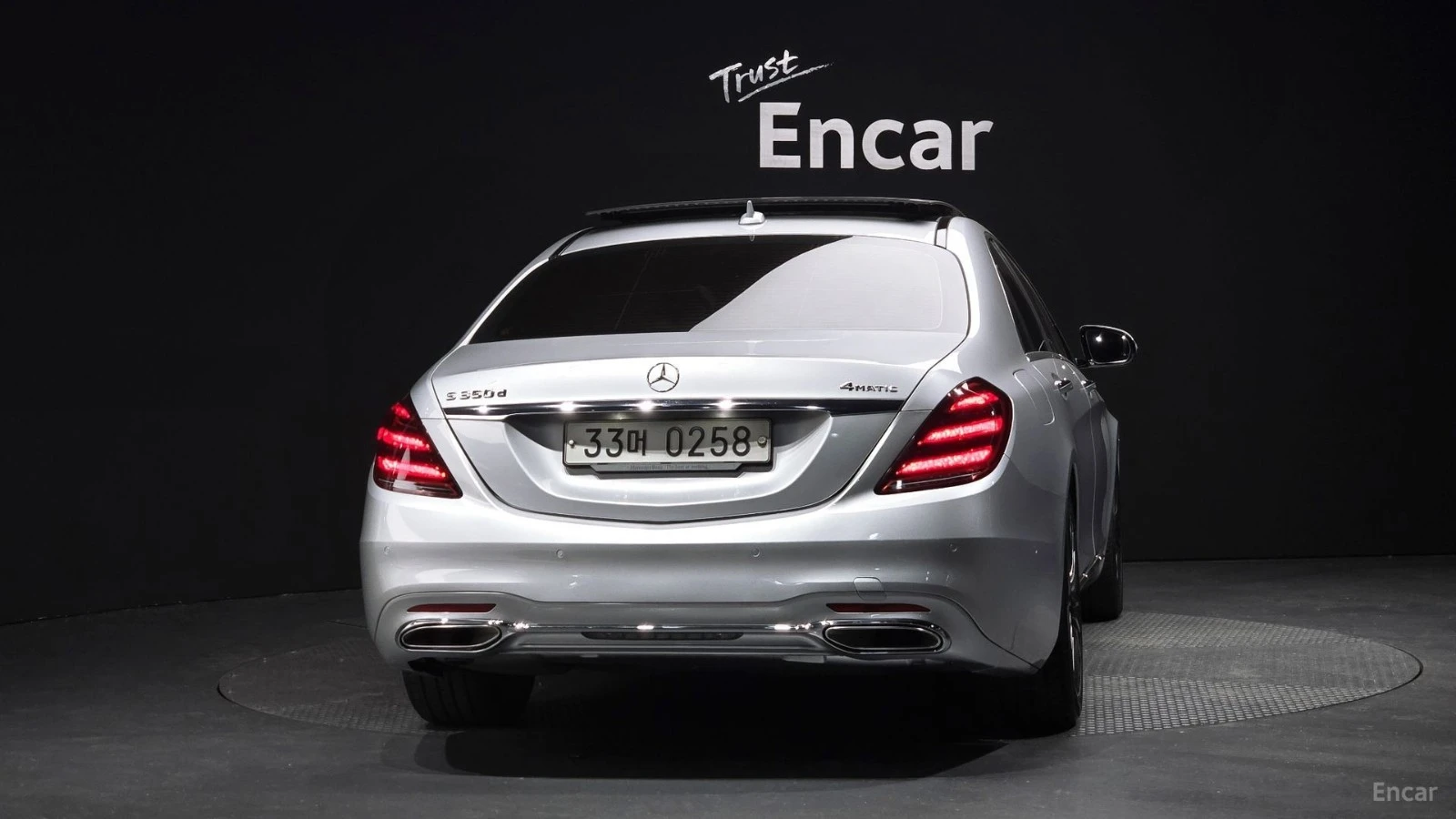 Mercedes-Benz S 350 D* 4MATIC* КОЖА* ПОДГРЕВ* ОБДУХВ* BURMASTER* PANO*, снимка 4 - Автомобили и джипове - 55666954